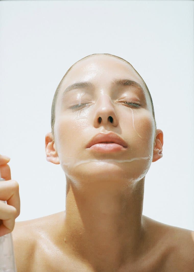 Modelo usando Bruma Collagen Peptide Jelly